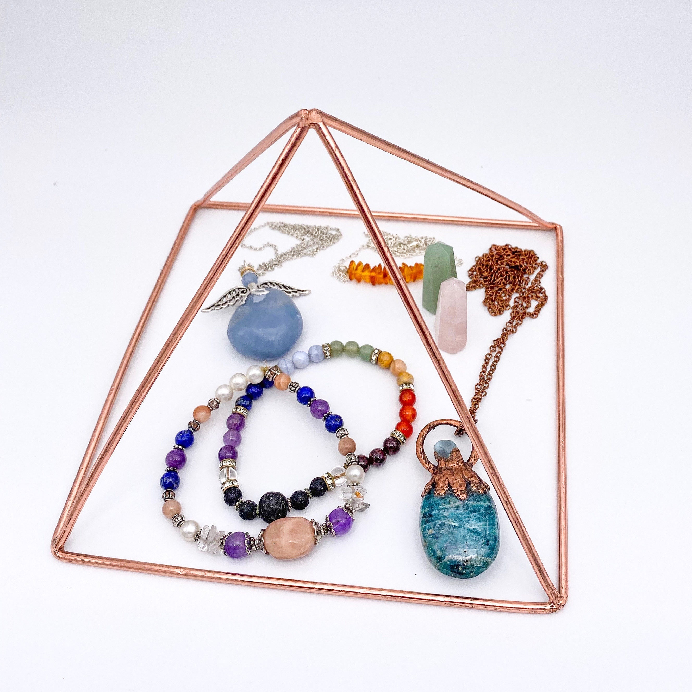 How to cleanse crystals in a copper pyramid – Crystal Agate
